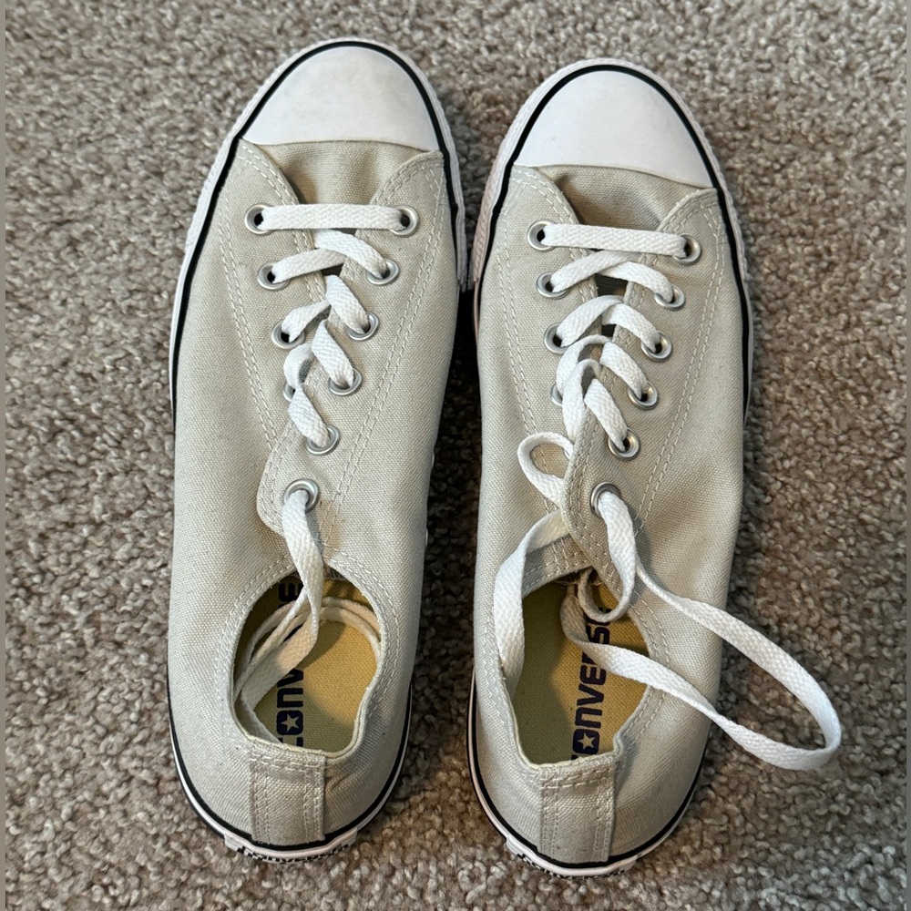 Light Grey/Beige Converse - Mens size 8